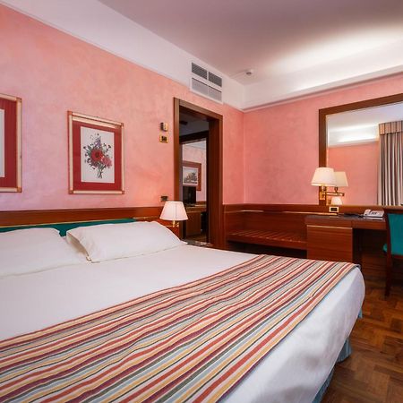 Hotel Crivi'S Milan Bagian luar foto