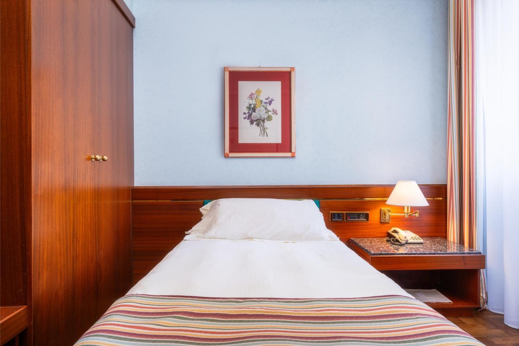 Hotel Crivi'S Milan Bagian luar foto