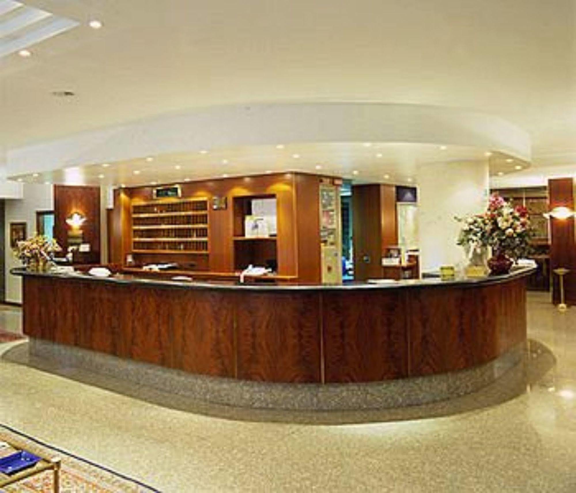 Hotel Crivi'S Milan Bagian luar foto